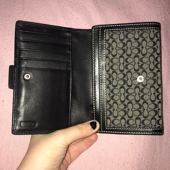 NWOT Coach Black Signature Buckle Wallet - Picture 3 of 8